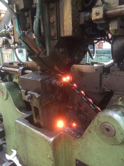 Maggi chain welding the links