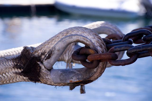 Rusty chain around thimble eye splice