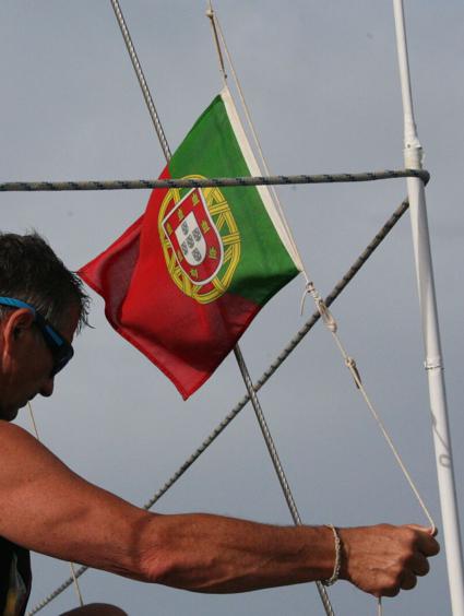 Bending on Portugal with loops in the flag halyard